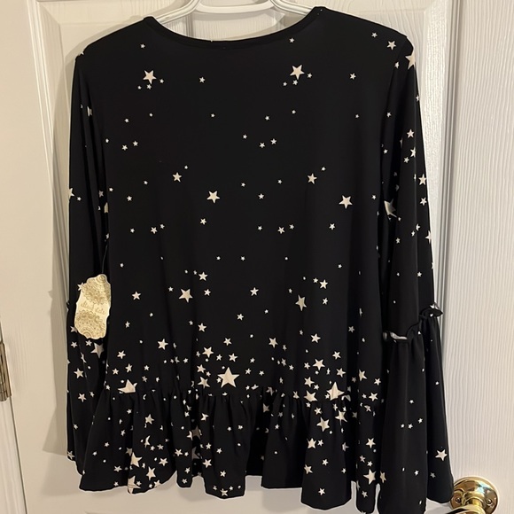 Altar'd State Stars Long Sleeve v-neck High-Low Shirt. Size Large. NWT! - Picture 8 of 9